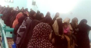 «القومي للمرأة» يناقش قضايا الزواج المبكر في قرى «حياة كريمة» بأسوان