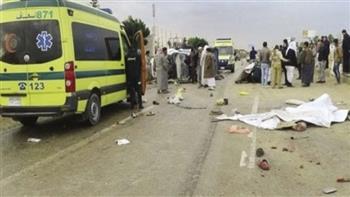   مصرع شخص وإصابة 23 في حادث تصادم أتوبيس وسيارة بصحراوي المنيا