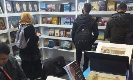 بالصور| إقبال جماهيري كثيف على جناح دار الكتب والوثائق بمعرض الكتاب 