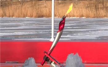   روبوتات تحمل شعلة دورة الألعاب الأولمبية الشتوية تحت الماء
