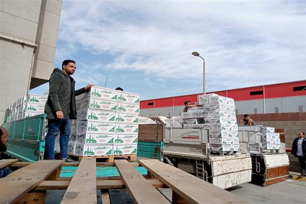 أورمان البحيرة توزيع 6500 كرتونة مواد غذائية على الأسر الأولى بالرعاية استعدادا لشهر رمضان