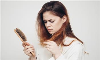   ما هي العلاقة بين تساقط الشعر والغدة الدرقية؟