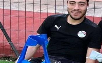 أكرم توفيق يؤازر لاعبى منتخب مصر قبل مباراة السنغال 