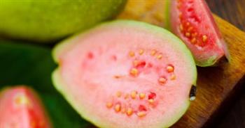   تعزز المناعة وتساعد على فقدان الوزن.. فوائد تناول الجوافة يوميًا فى الشتاء