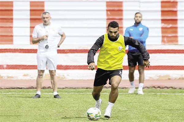 كارتيرون يفرض تدريبات تأهيلية على لاعبي الزمالك في مجمع الصالات