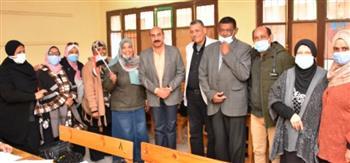 محافظ أسوان يتفقد لجان تقدير درجات وكنترول الشهادة الإعدادية