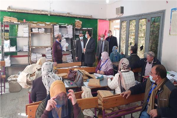 وكيل تعليم الغربية يتفقد لجنة النظام والمراقبة للشهادة الإعدادية