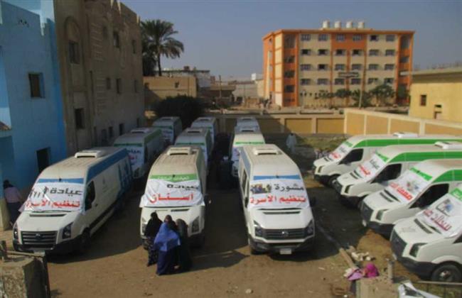 قافلة طبية توقع الكشف الطبي على 1578 مريضًا في سمسطا ببني سويف