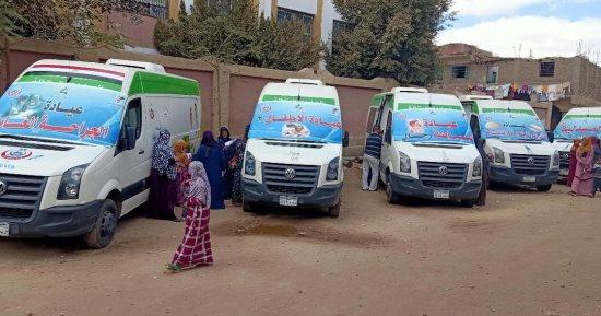 «صحة المنيا» تواصل تنظم قافلة طبية لأهالى قرية الناصرية ببنى مزار