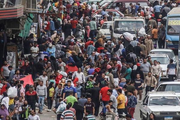 « بلومبرج » : الزيادة السكانية في مصر تهدد جهود التنمية