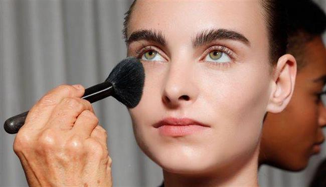 12 نصيحة للمكياج تجعل بشرتك أكثر شبابا وتخفي التجاعيد