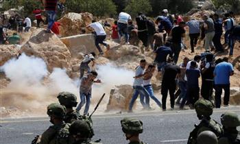   الاحتلال الإسرائيلي يطلق قنابل مسيلة للدموع بمدينة أريحا بفلسطين 