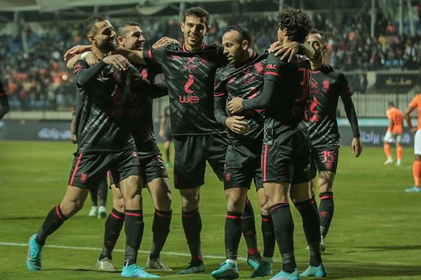  الأهلي يتربع على القمة الدورى المصرى برباعية في مرمى فاركو