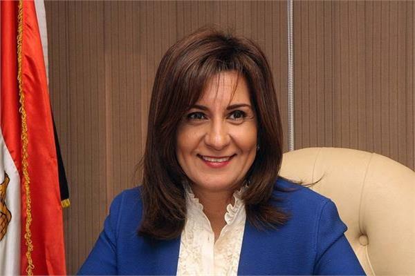 طائرة على متنها 175 طالبا.. وزيرة الهجرة: مصر لا تنسى أبنائها بالخارج