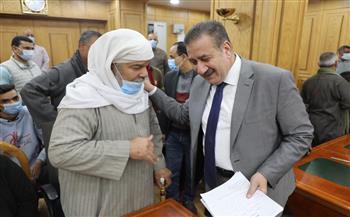 محافظ المنوفية يلتقى عاملا يرعى 4 أطفال مرضى بضمور المخ.. ودعم 30 حالة إنسانية 