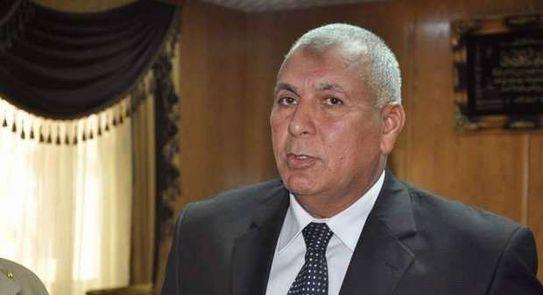 محافظ الوادي الجديد يطمئن على توافر السلع الغذائية بالمنافذ التموينية