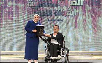 "مواطنة عادية جدا".. أنيسة حسونة تروي تفاصيل تكريمها من انتصار السيسي