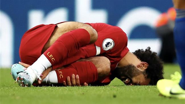 محمد صلاح يغادر لقاء برايتون مصابًا