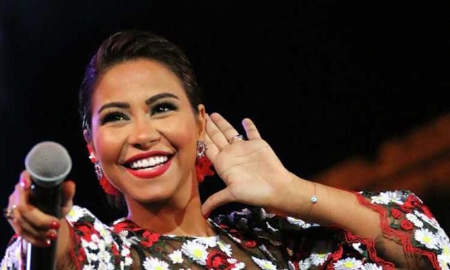شيرين تبكى على المسرح.. وتؤكد: الأغانى الحزينة بتفكرنى بأيام وحشة