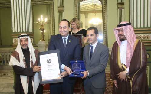 «السبكي»يتسلم جائزة اتحاد المستشفيات العربية «القياديين المتميزين في نهضة القطاع الصحي العربي»