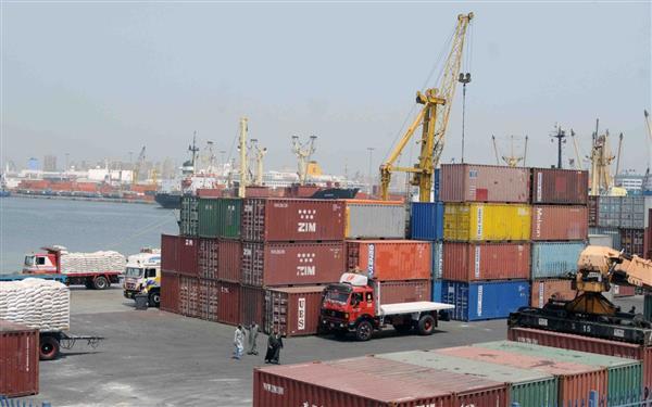 ميناء الأسكندرية: نشاط في حركة السفن والحاويات وتداول البضائع