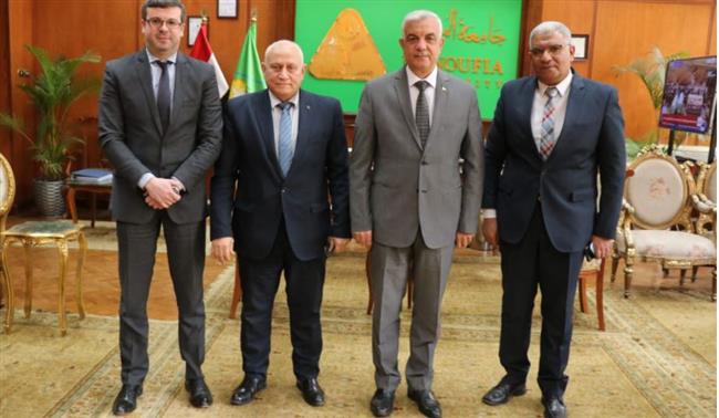 رئيس جامعة المنوفية يهنئ أمناء عام الجامعة المساعدين ومديرى العموم الجدد