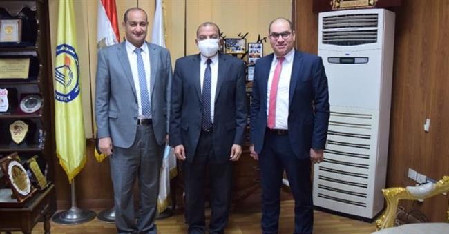 رئيس جامعة بني سويف يستقبل مدير فرع بنك مصر لبحث سبل التعاون 