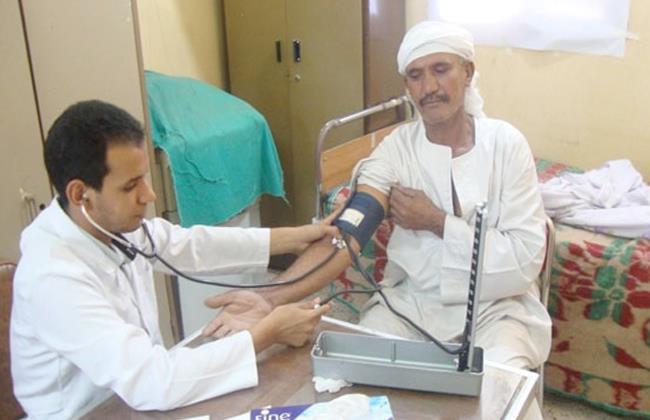 الكشف على 313 حالة خلال أول أيام القافلة الطبية لجامعتي الإسكندرية ومطروح 