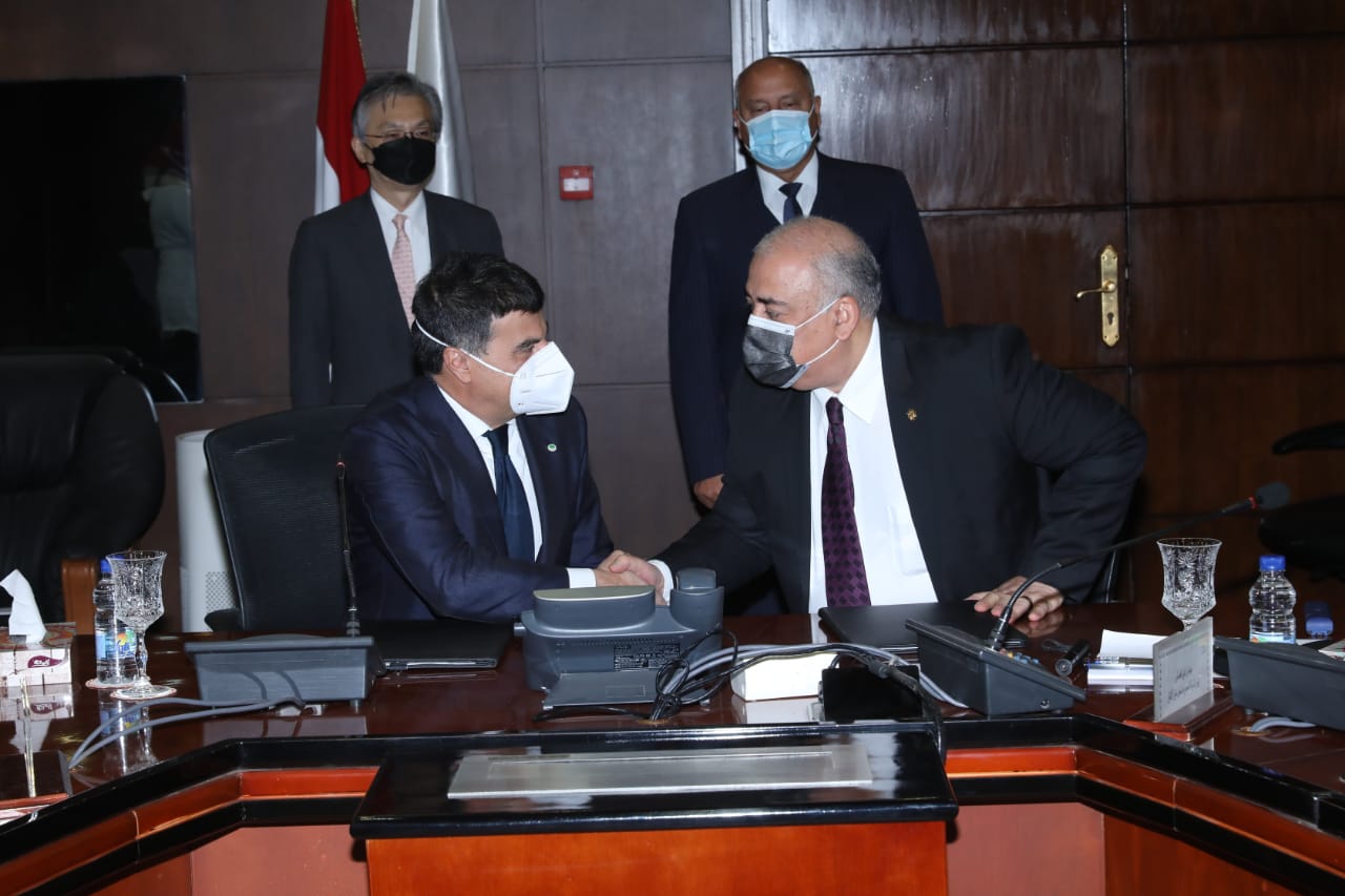 وزير النقل يشهد توقيع مذكرة تفاهم مع «هيتاشي» اليابانية بشأن تشغيل وصيانة الخط الرابع للمترو