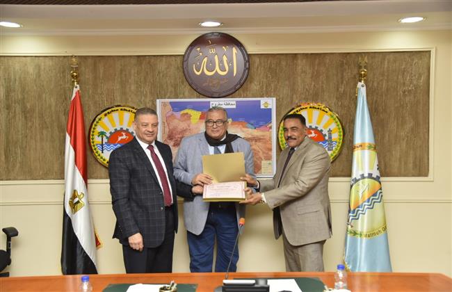 محافظ مطروح يستقبل  قافلة جامعة الاسكندرية والمنطقة الشمالية الطبية لسيوة