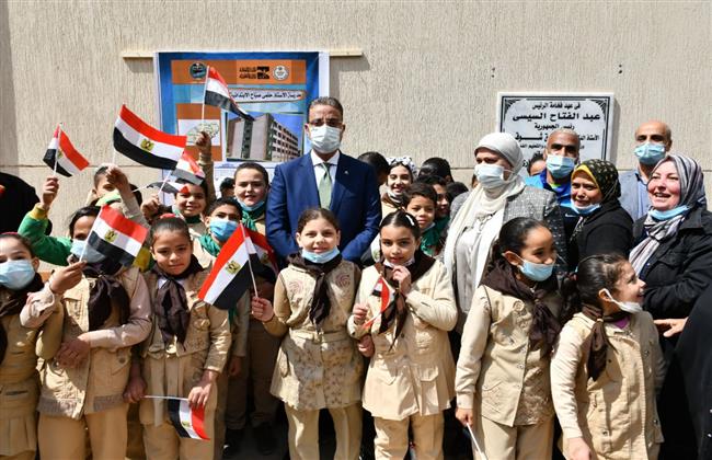 محافظ الفيوم يفتتح ويضع حجر الأساس لعددٍ من المشروعات التعليمية والصحية