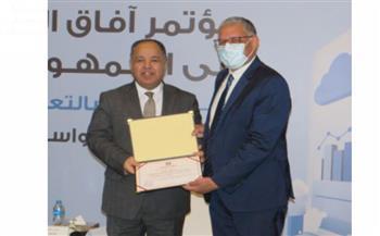 وزير المالية يكرم شركاء نجاح قانون المالية العامة الموحد