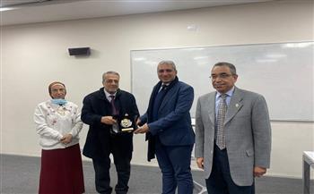 نقيب صيادلة الاسكندرية يزور فرع الاكاديمية العربية للعلوم والتكنولوجيا والنقل البحري بالعلمين 