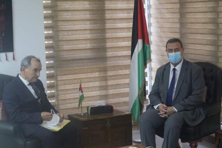 سفير فلسطين لدى مصر يستقبل وفدًا حقوقيًا برئاسة أمين «المحامين العرب»