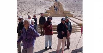   وفد سياحي متعدد الجنسيات يزور منطقة آثار بني حسن وتونا الجبل بالمنيا