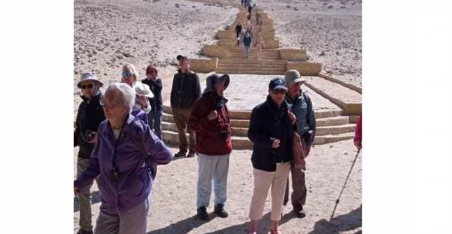 وفد سياحي متعدد الجنسيات يزور منطقة آثار بني حسن وتونا الجبل بالمنيا