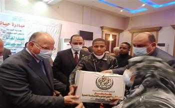   توزيع 250 ألف كرتونة سلع هدية من الرئيس للأسر الأولى بالرعاية بالقاهرة