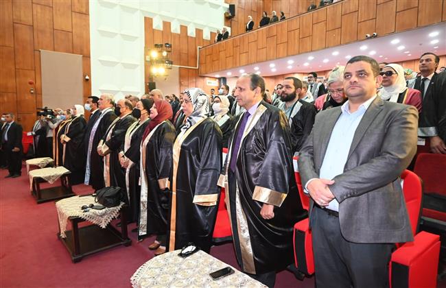 جامعة الفيوم تكرم  1050 من أبنائها خلال احتفالية عيد العلم الرابع عشر