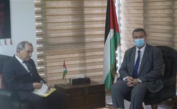   سفير فلسطين لدى مصر يستقبل وفدًا حقوقيًا برئاسة أمين «المحامين العرب»  