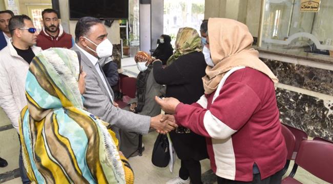 محافظ مطروح يستجيب لشكاوى المواطنين بالمركز التكنولوجى لخدمة المواطنين  
