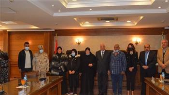محافظ الجيزة يكرم عددا من أسر شهداء القوات المسلحة والشرطة من أبناء المحافظة