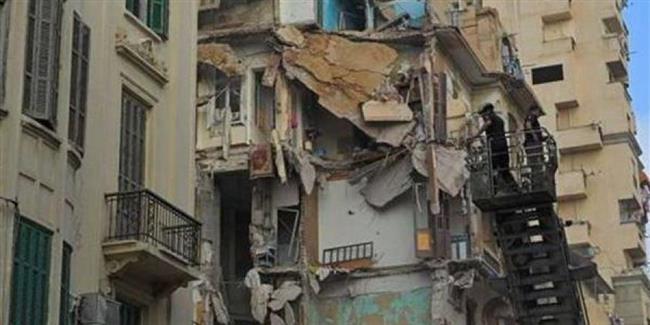 مصرع شاب وإصابة والده فى انهيار سقف عقار بالإسكندرية