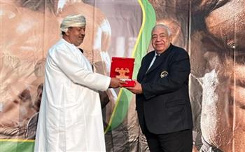   تكريم خاص للدكتور عادل فهيم ضيف شرف بطولة سلطنة عمان لكمال الأجسام والفيزيك