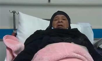   السيدة المسنة لـ الرئيس السيسي: ربنا يكفيك شر المرض