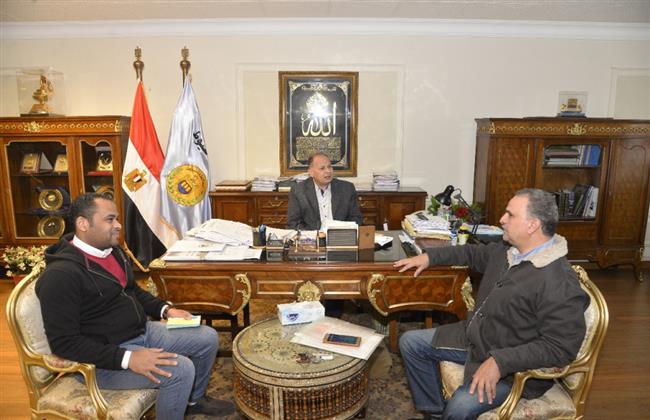 محافظ أسيوط يواصل اجتماعاته الدورية لبحث مطالب المواطنين وتلبية احتياجتهم