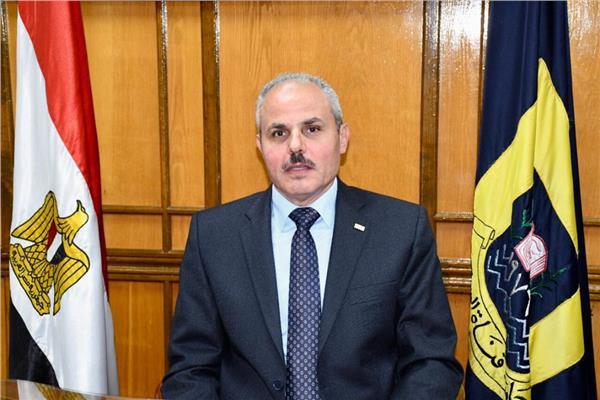 رئيس جامعة قناة السويس يتفقد المركز الطبي بالمحسمة
