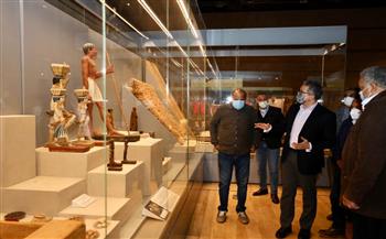   العناني: يتفقد قاعة النسيج المصري بمتحف الحضارة