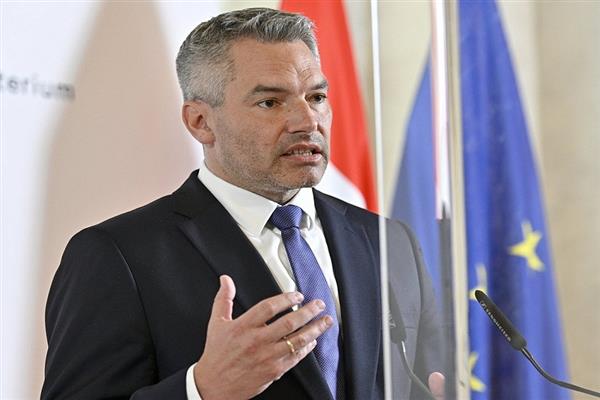مستشار النمسا يجرى محادثات فى كوسوفو حول الأمن والتعاون فى شرق أوروبا