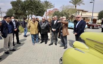   العناني يشارك في افتتاح فعاليات كرنفال السيارات التاريخية والكلاسيكية 