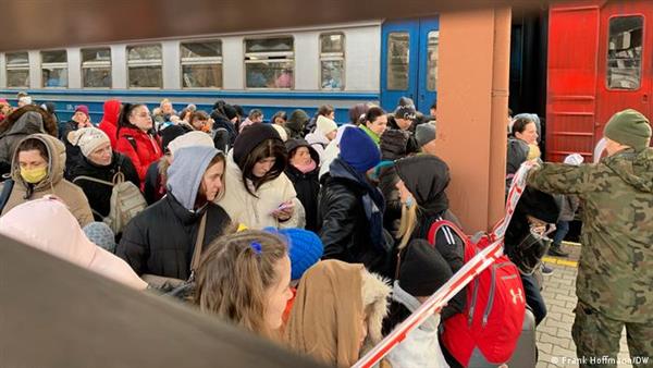بولندا تستقبل أكثر من 450 ألف لاجئ من أوكرانيا
